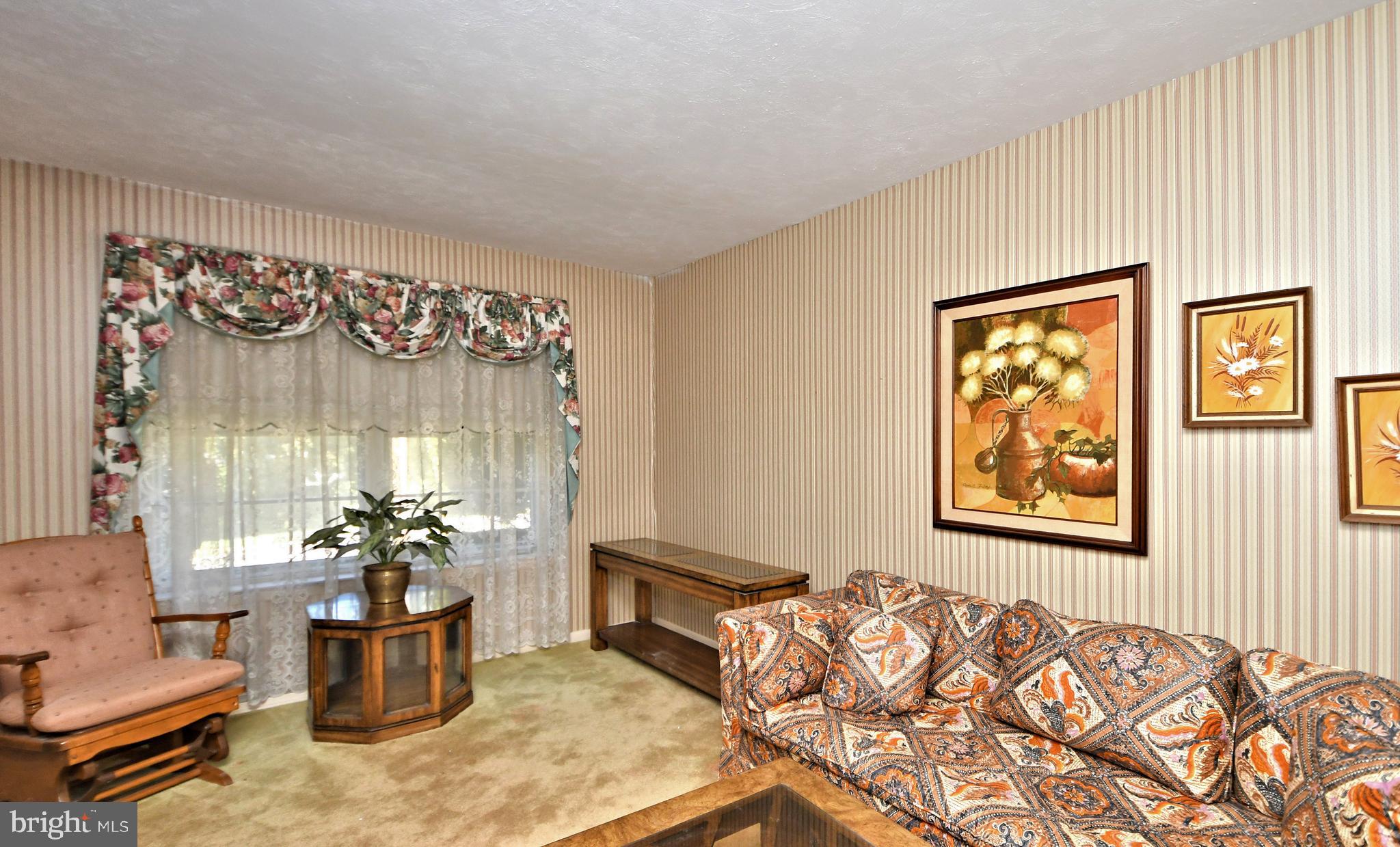 308 Paper Mill Road Oreland, PA 19075 - Photo 7 of 47 Living room