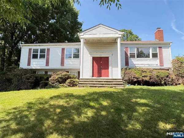 $849,000 | 870 Ridgewood Avenue, Oradell, NJ 07649