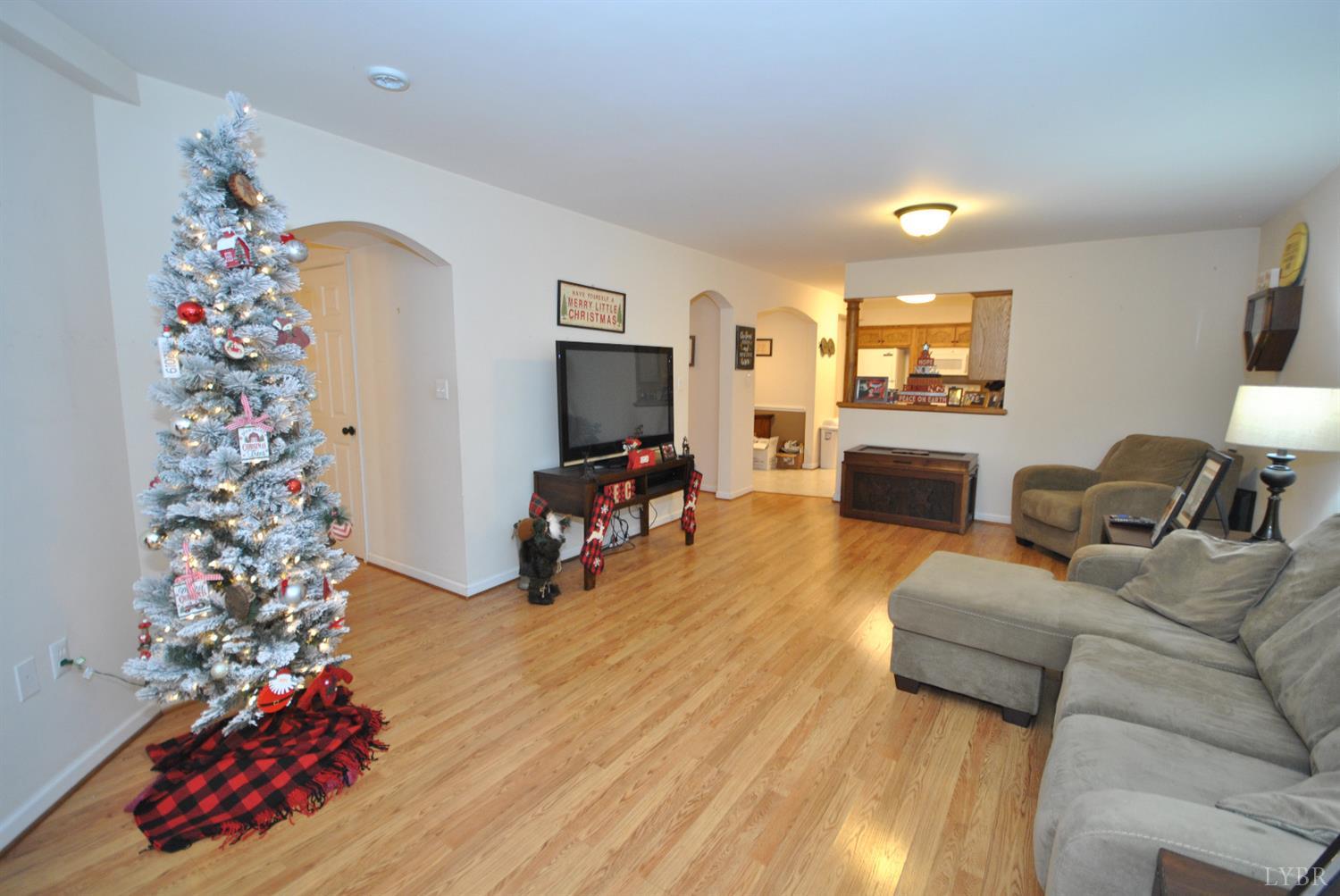 3350 Roaring Run Road Goode, VA 24556 - Photo 56 of 90 Apt living room