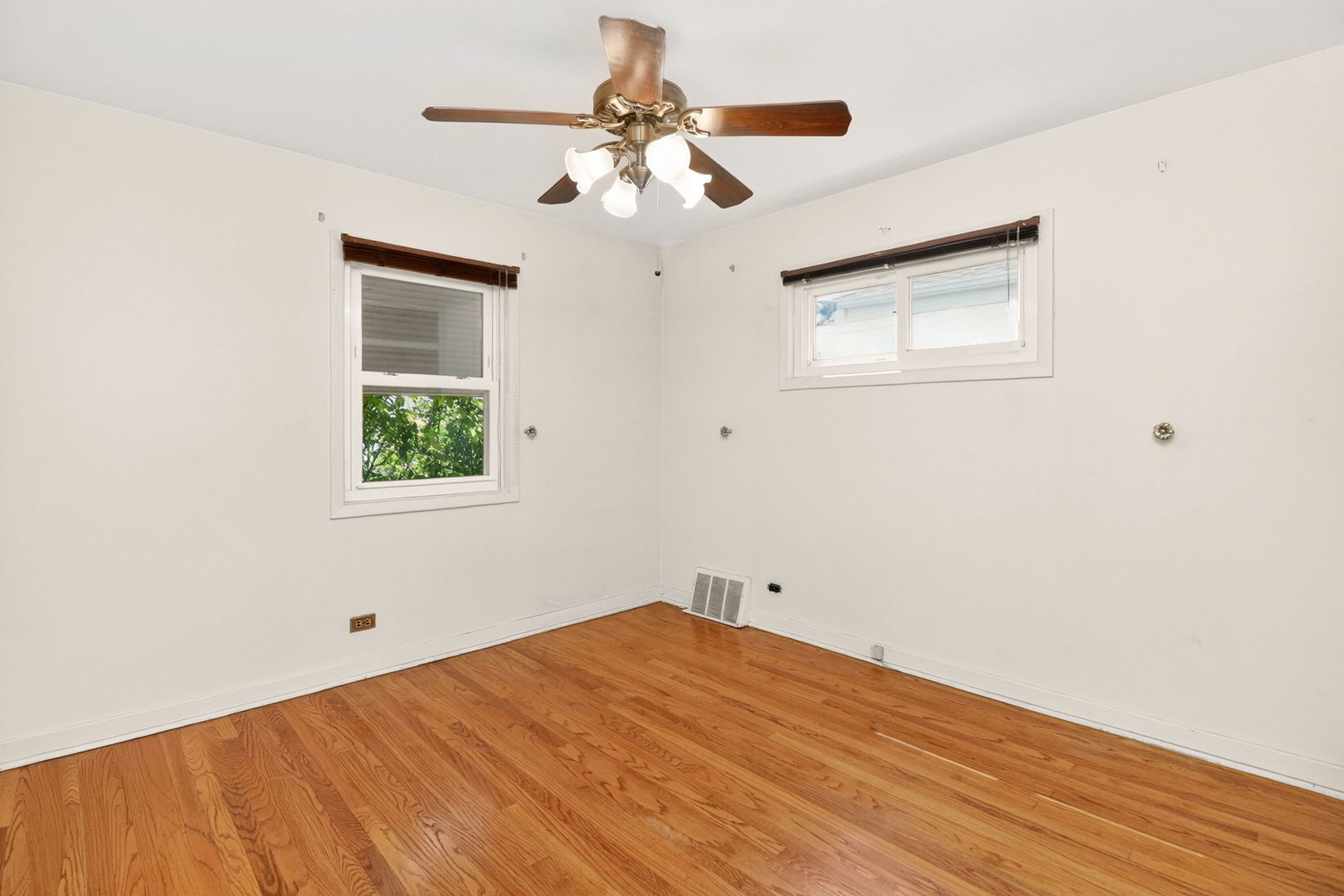 2213 Park Avenue North Riverside, IL 60546 - Photo 9 of 20 a view of a room with a large window
