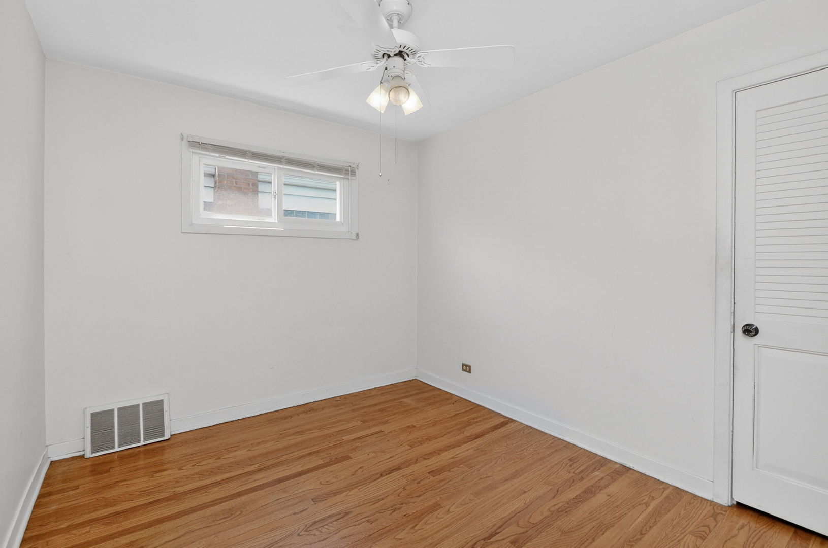 2213 Park Avenue North Riverside, IL 60546 - Photo 10 of 20 a view of empty room with wooden floor