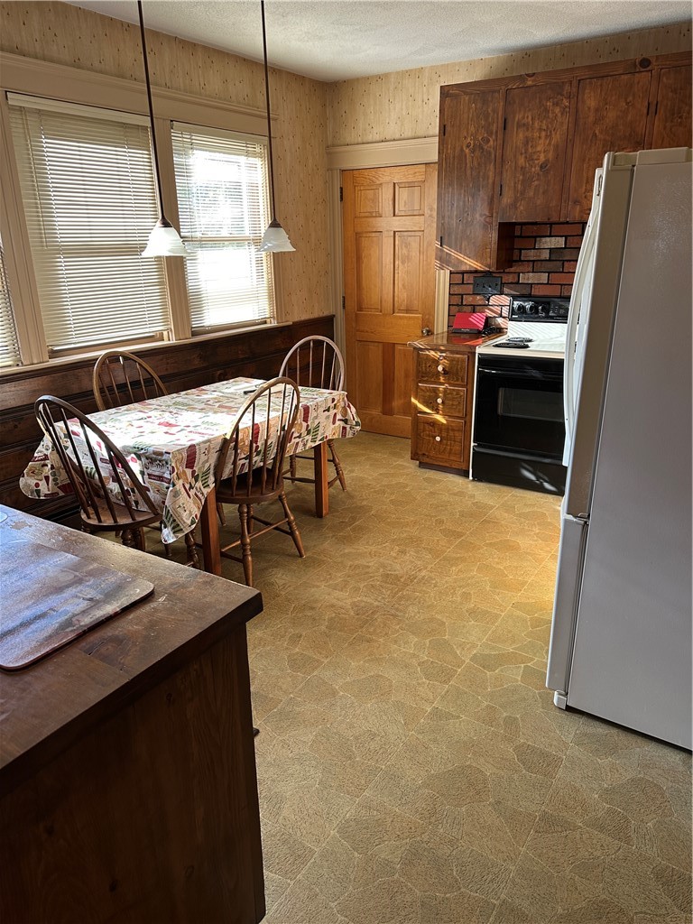 47 Clara Avenue Warwick, RI 02889 - Photo 15 of 44