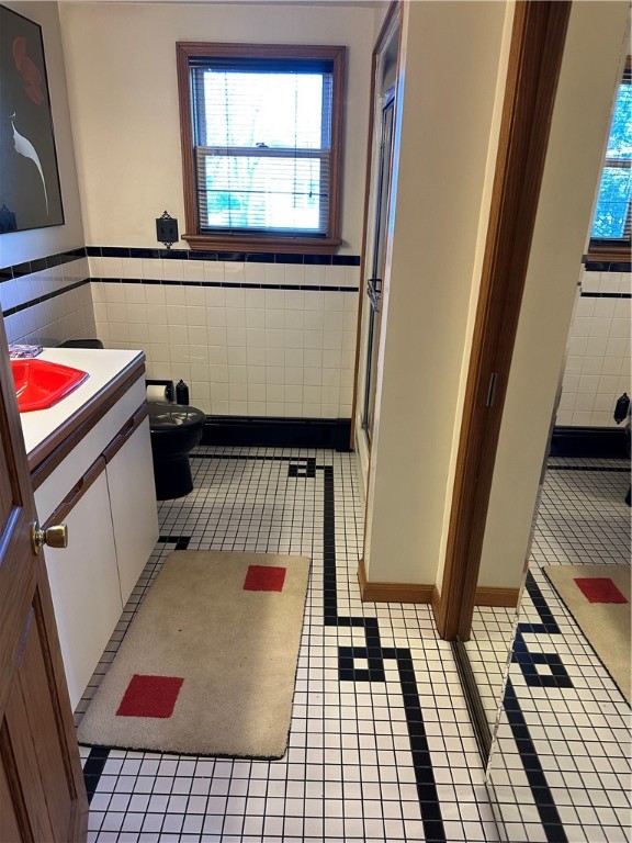 47 Clara Avenue Warwick, RI 02889 - Photo 37 of 44 2nd floor bathroom