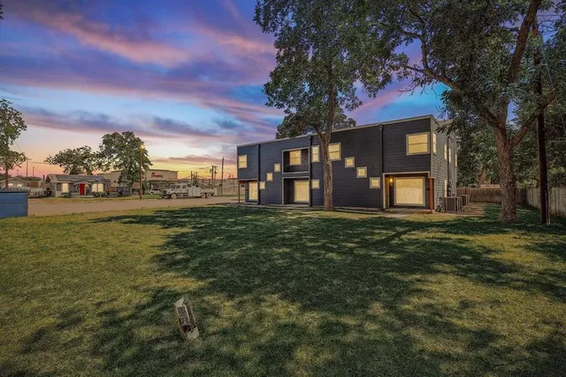 $1,225 | 805 West Chambers Street, Unit B, Cleburne, TX 76033