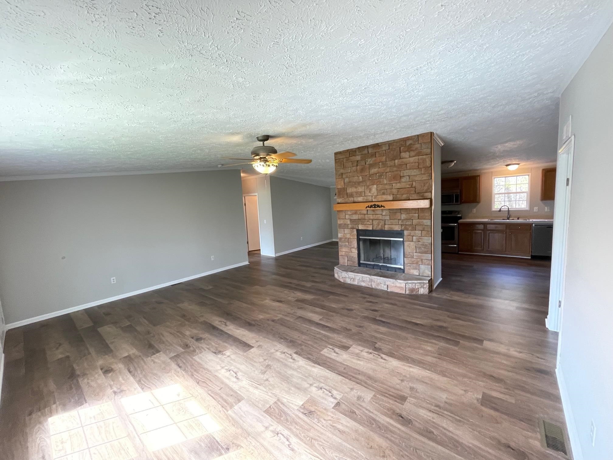 304 Gore Road Boiling Springs, SC 29316 - Photo 8 of 23