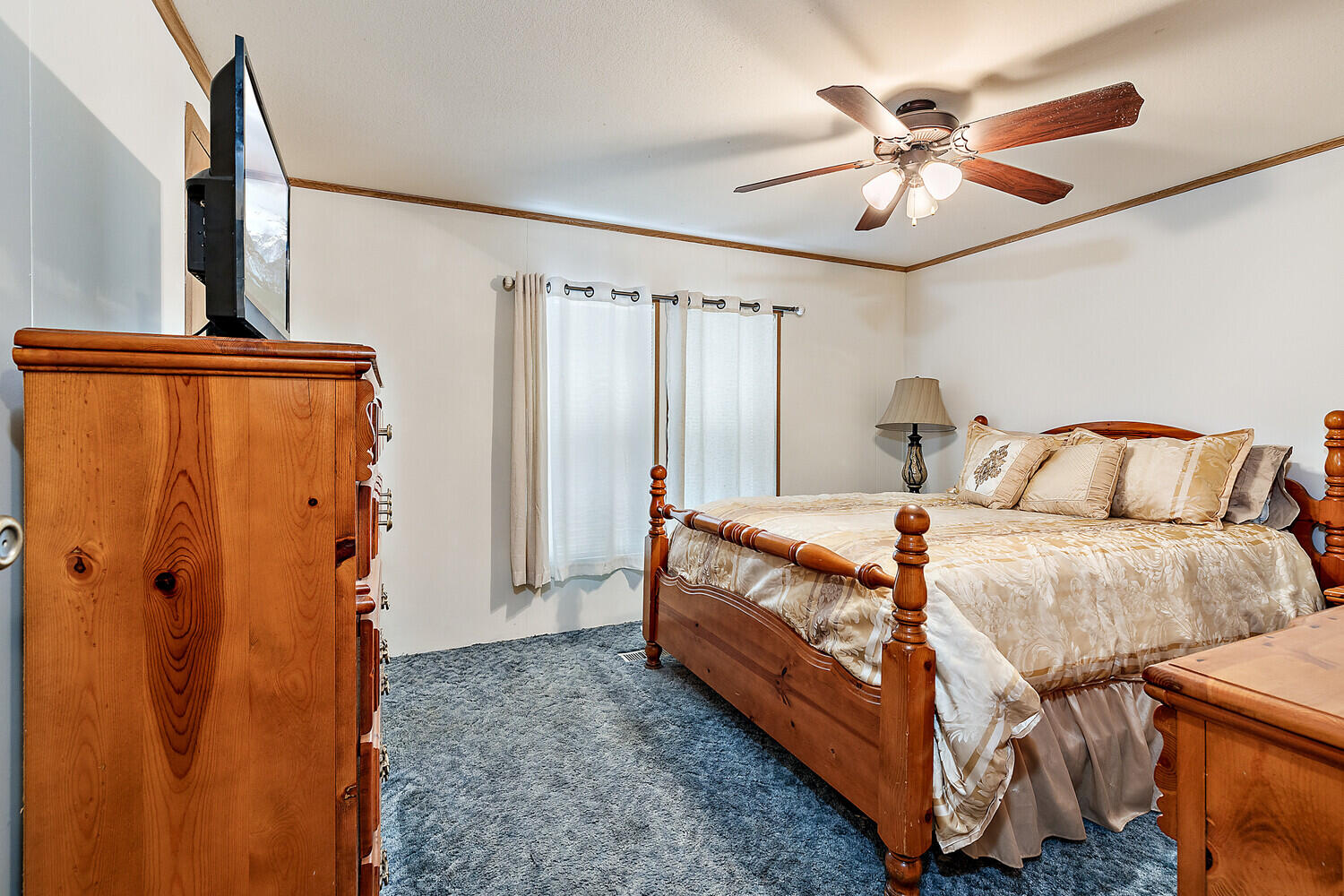 3084 Fish Hatchery Road Grants Pass, OR 97527 - Photo 38 of 44 3084 bedroom 1