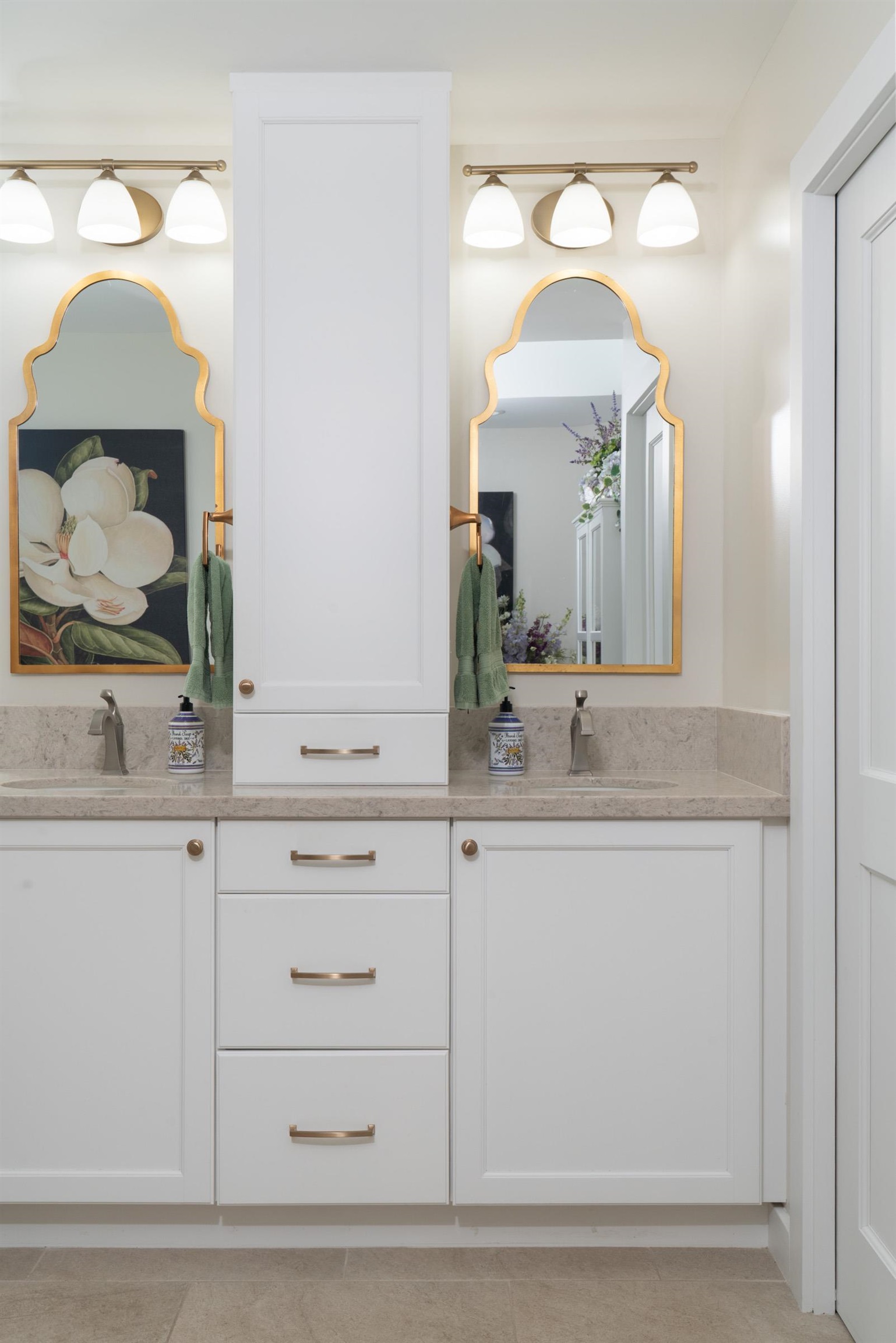 50 Puu Anoano Street, Unit 2804 Lahaina, HI 96761 - Photo 29 of 49 a bathroom with a sink and a mirror
