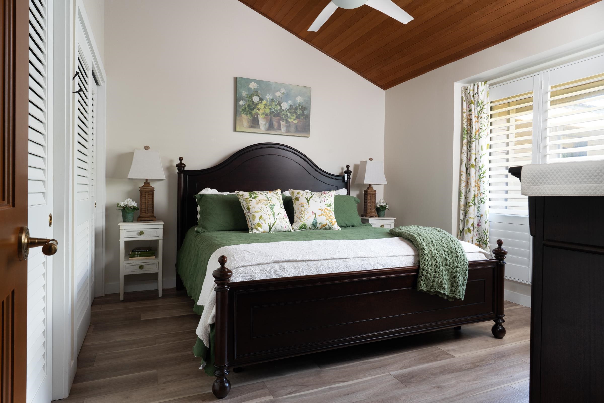 50 Puu Anoano Street, Unit 2804 Lahaina, HI 96761 - Photo 31 of 49 a bedroom with a bed and a painting on the wall