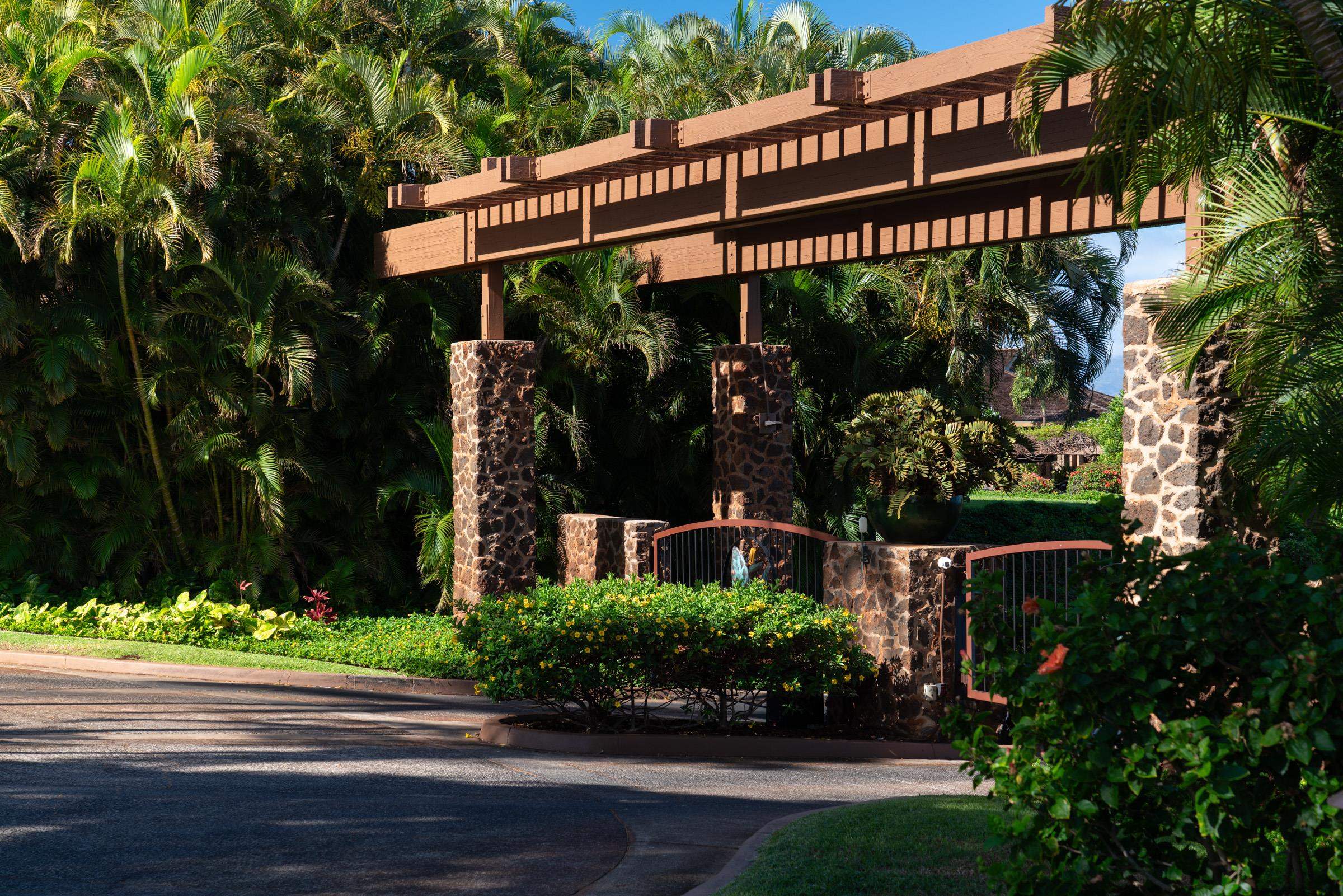 50 Puu Anoano Street, Unit 2804 Lahaina, HI 96761 - Photo 37 of 49 front view of a house