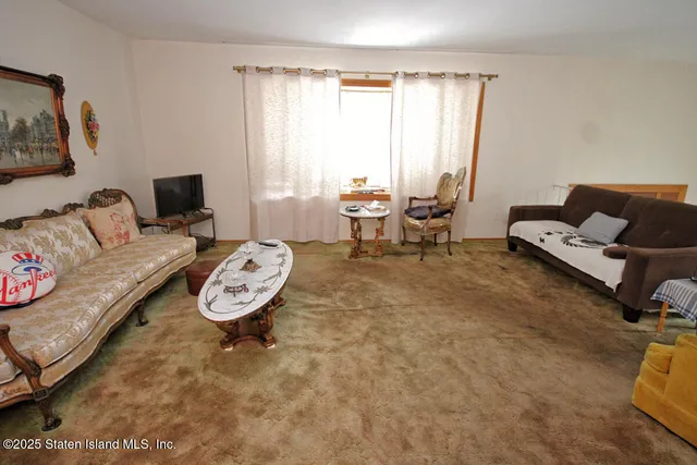 $899,000 | 785 Hylan Boulevard | Grasmere