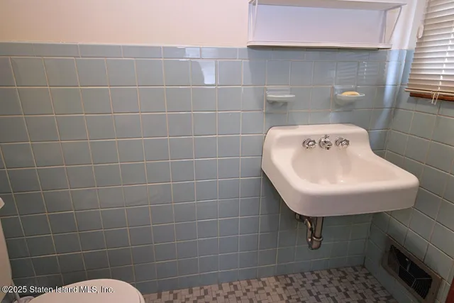 $899,000 | 785 Hylan Boulevard | Grasmere