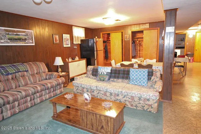 $899,000 | 785 Hylan Boulevard | Grasmere