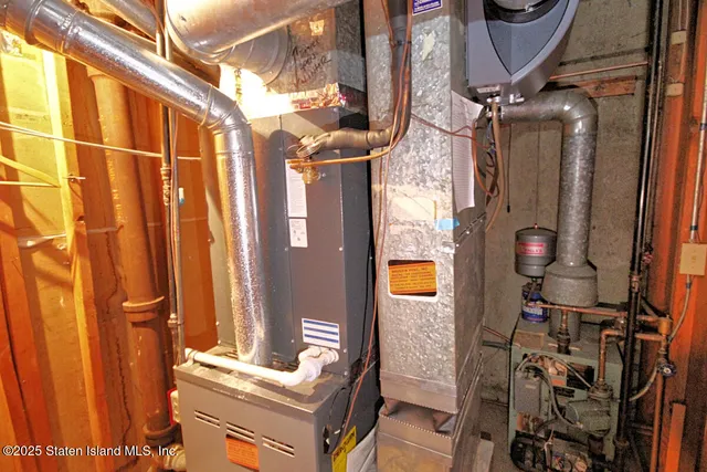 $899,000 | 785 Hylan Boulevard | Grasmere