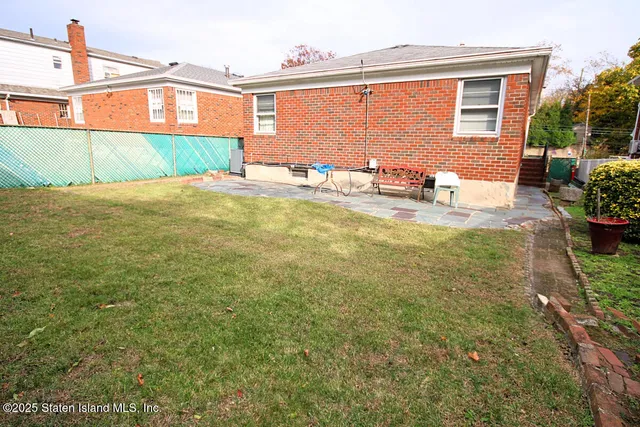 $899,000 | 785 Hylan Boulevard | Grasmere