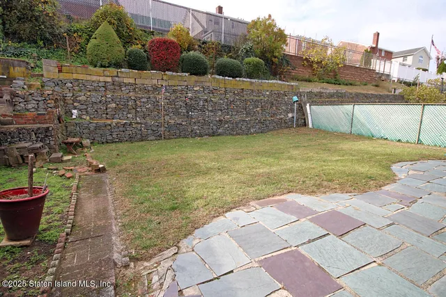 $899,000 | 785 Hylan Boulevard | Grasmere