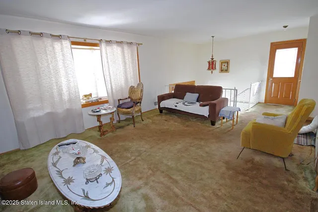 $899,000 | 785 Hylan Boulevard | Grasmere