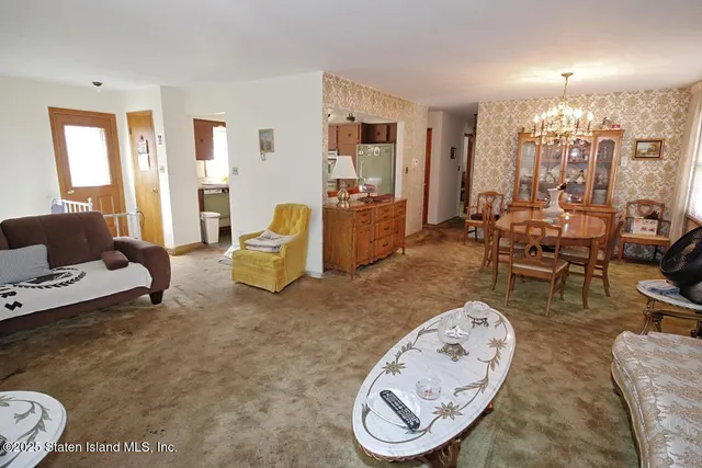 $899,000 | 785 Hylan Boulevard | Grasmere