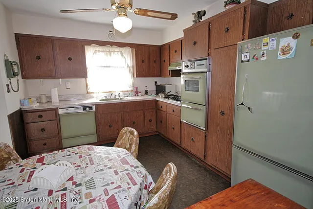 $899,000 | 785 Hylan Boulevard | Grasmere