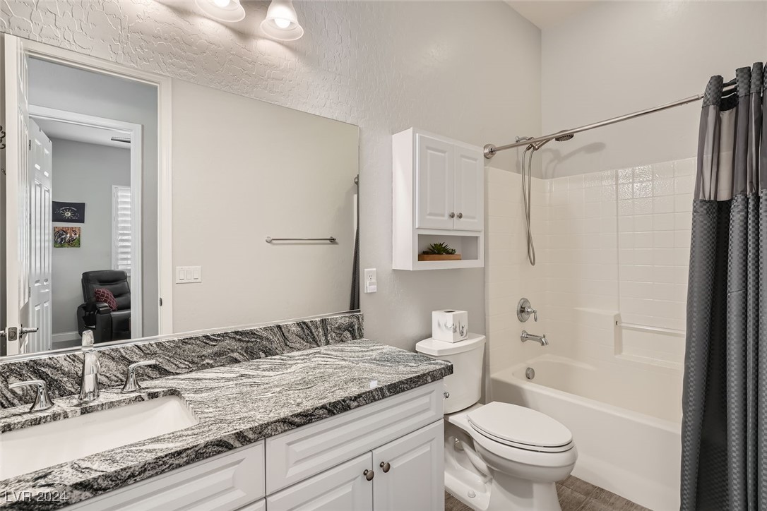 920 Everest Peak Avenue Henderson, NV 89012 - Photo 19 of 34 2nd Bath -Granite Counters