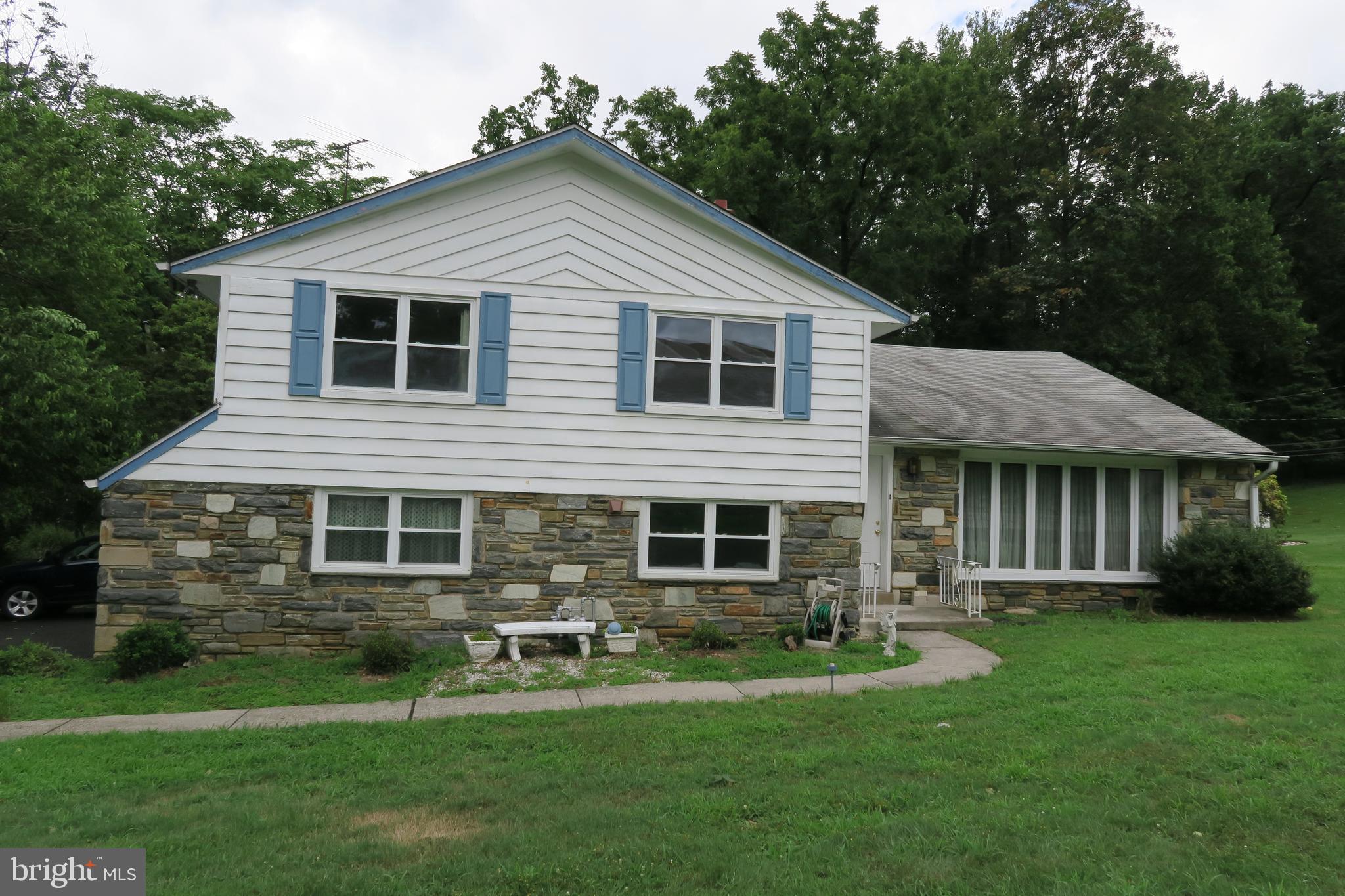 1812 Oakwynne Road Huntingdon Valley, PA 19006 - Photo 2 of 7 Gallery Image 2