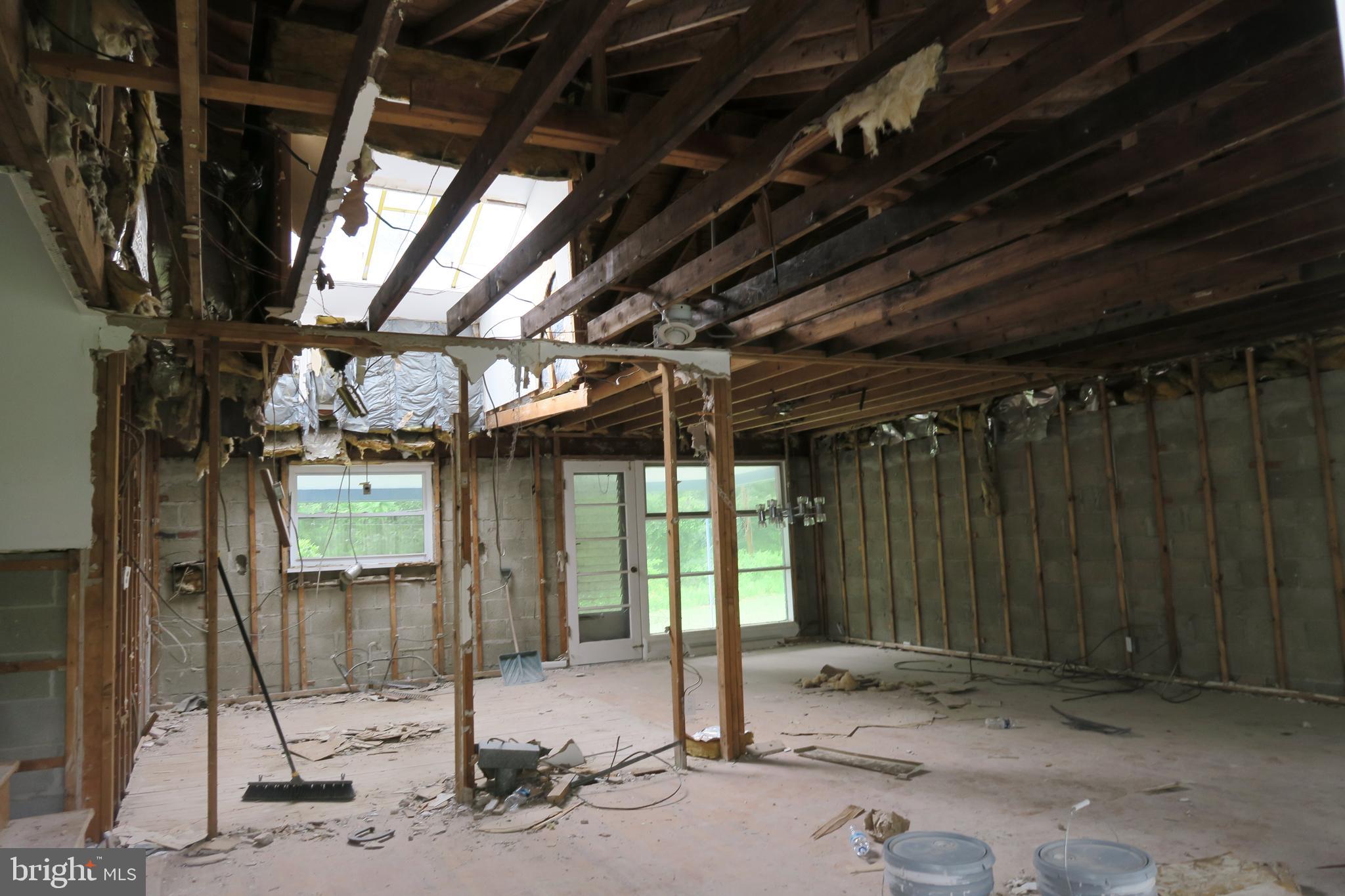 1812 Oakwynne Road Huntingdon Valley, PA 19006 - Photo 4 of 7 Gallery Image 4