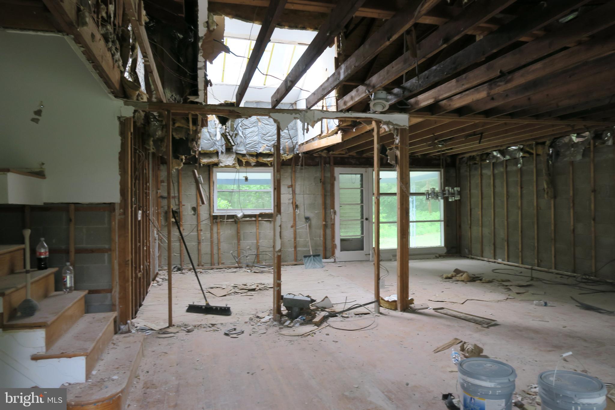 1812 Oakwynne Road Huntingdon Valley, PA 19006 - Photo 5 of 7 Gallery Image 5