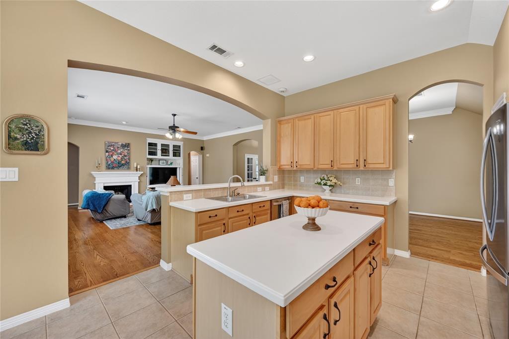1404 Spring Ridge Lane Flower Mound, TX 75028 - Photo 9 of 36