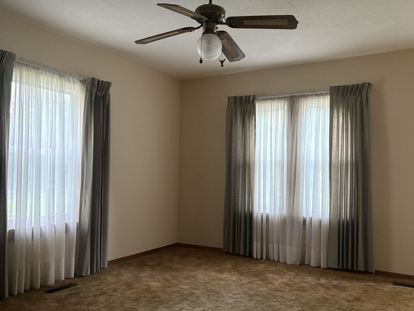 1232 Dallas Road Murphysboro, IL 62966 - Photo 4 of 38 an empty room with windows and a chandelier fan