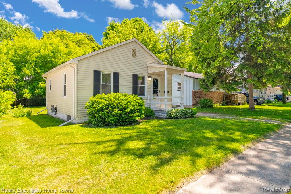 2720 Walnut Street Port Huron, MI 48060 - Photo 2 of 26