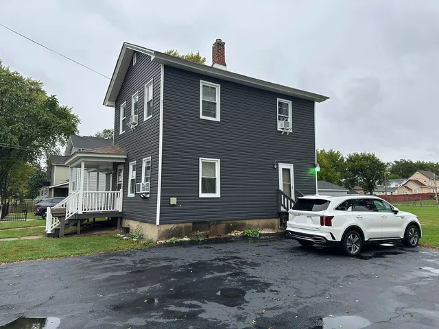 a view of a car park in front of house