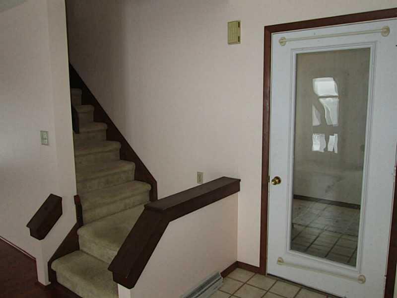 539 Sawmill Run Road Butler, PA 16001 - Photo 4 of 14 Entry/Foyer.