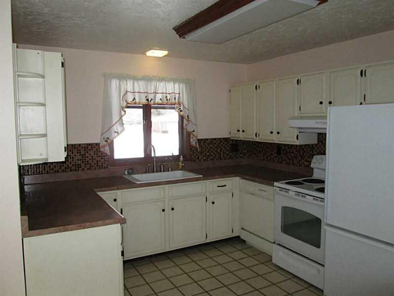 539 Sawmill Run Road Butler, PA 16001 - Photo 7 of 14 Kitchen.