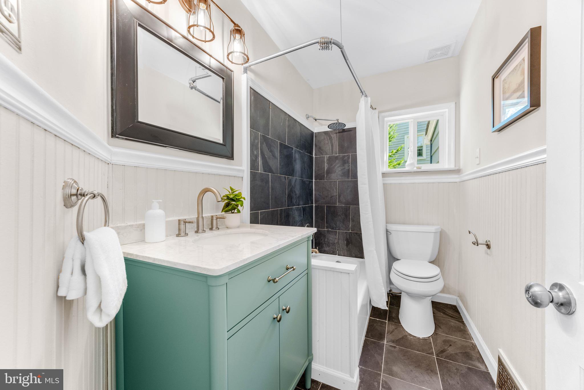 1114 Arran Road Baltimore, MD 21239 - Photo 20 of 49 Main level full bath