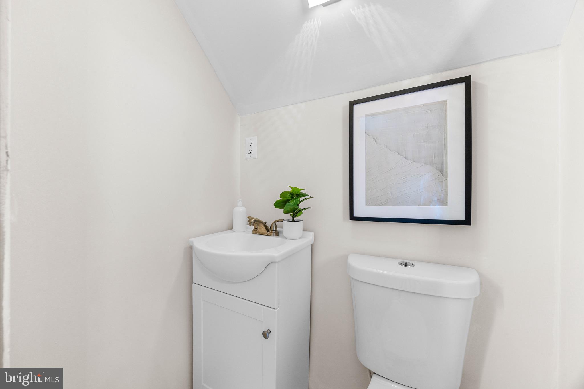 1114 Arran Road Baltimore, MD 21239 - Photo 29 of 49 Top floor half bath