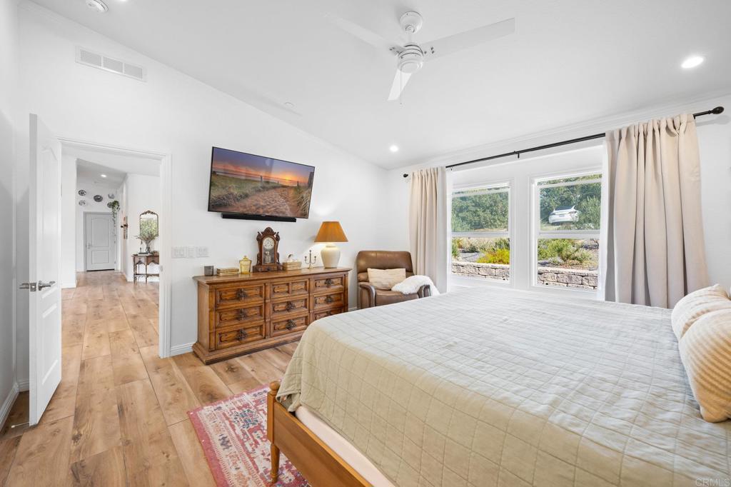 3570 Canonita Drive Fallbrook, CA 92028 - Photo 11 of 40