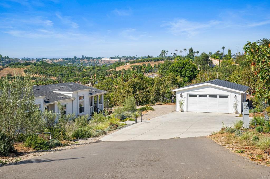 3570 Canonita Drive Fallbrook, CA 92028 - Photo 3 of 40