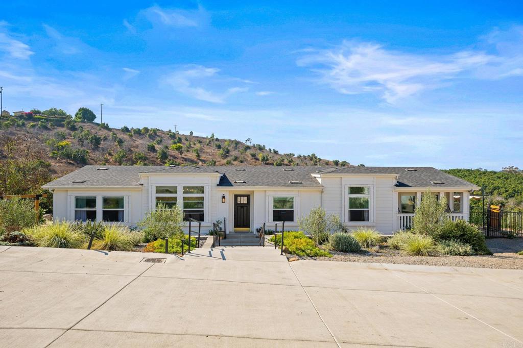 3570 Canonita Drive Fallbrook, CA 92028 - Photo 4 of 40