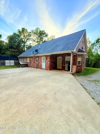 $299,000 | 466 Fort Hill Road, Grenada, MS 38901