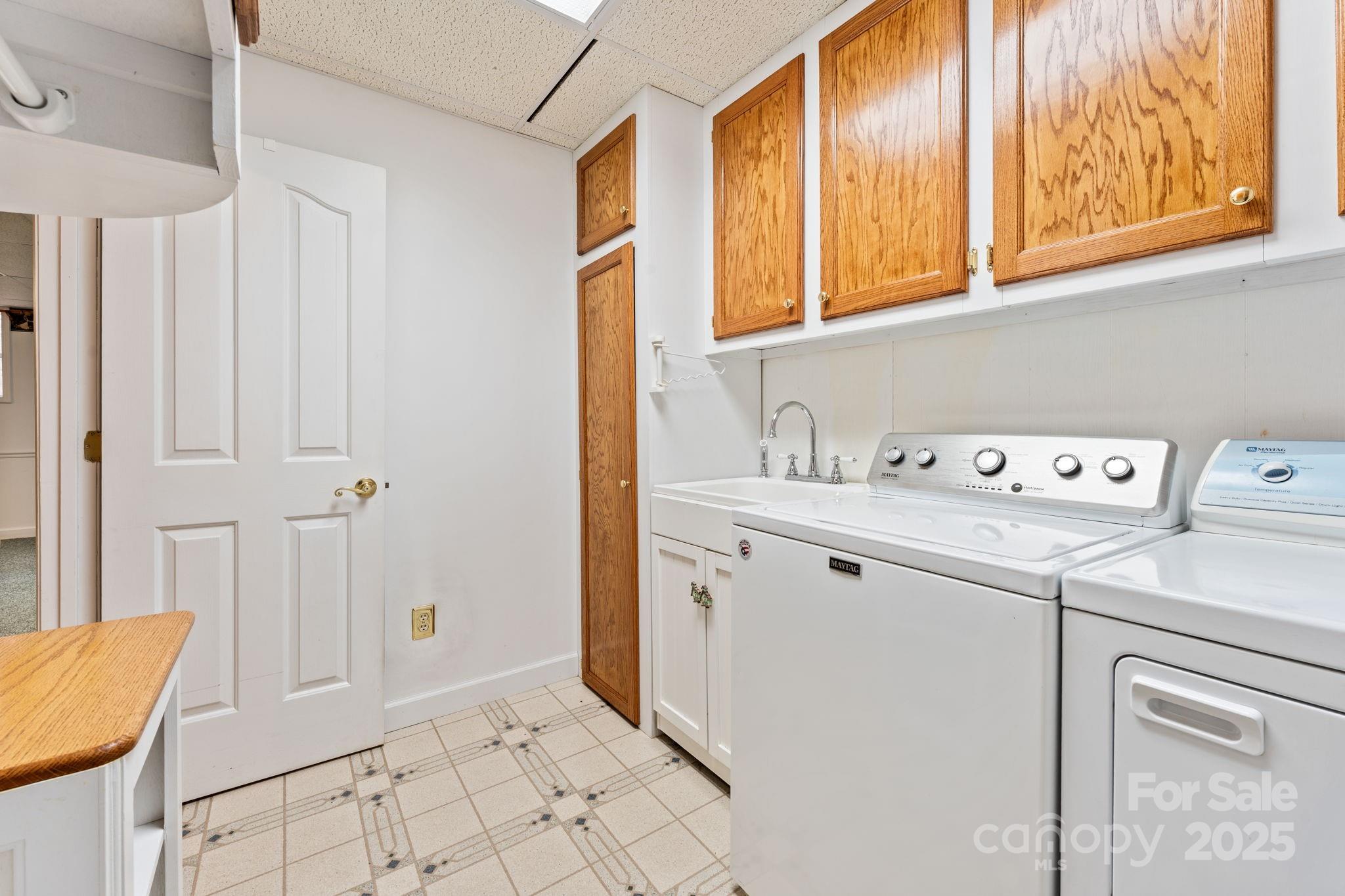 184 Trimont Mountain Road Franklin, NC 28734 - Photo 28 of 41 a utility room with dryer and washer