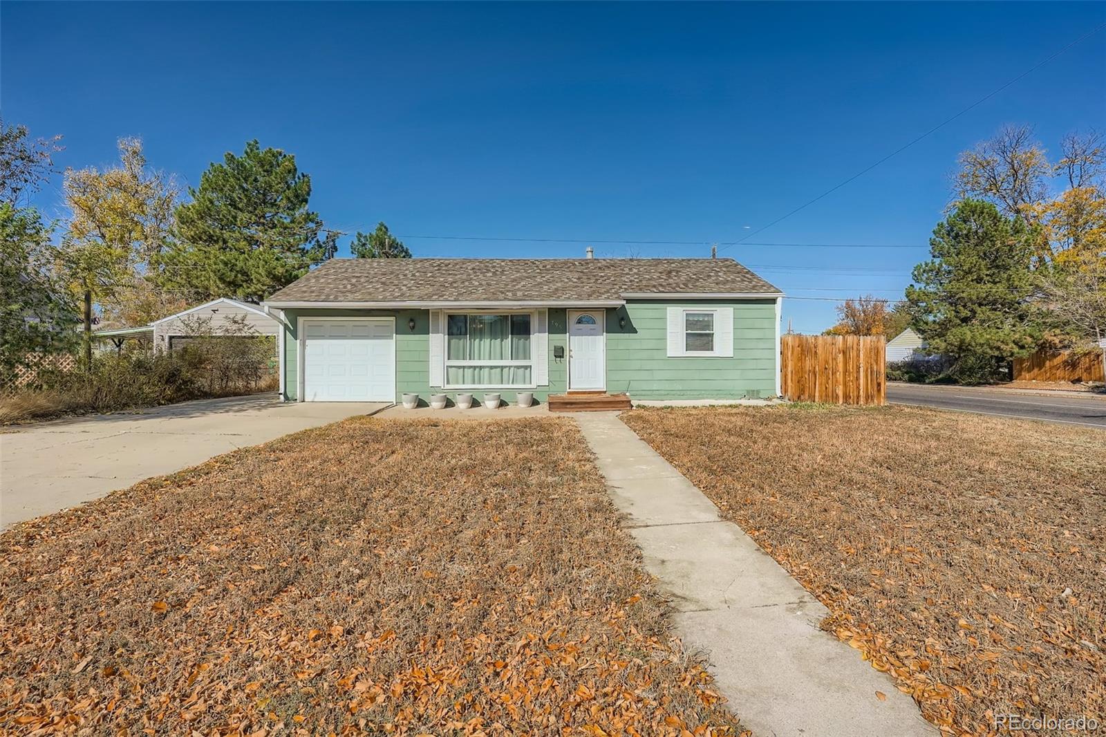 795 Moline Street Aurora, CO 80010 - Photo 2 of 29