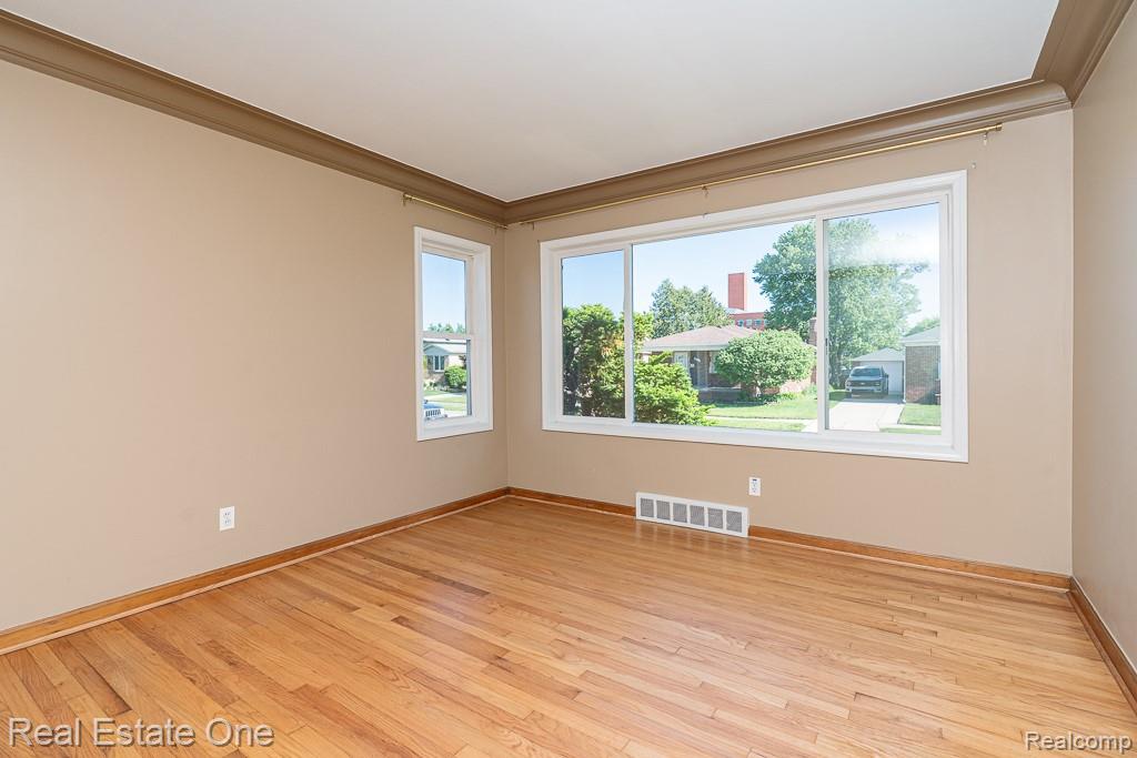 8272 Racine Road Warren, MI 48093 - Photo 9 of 46