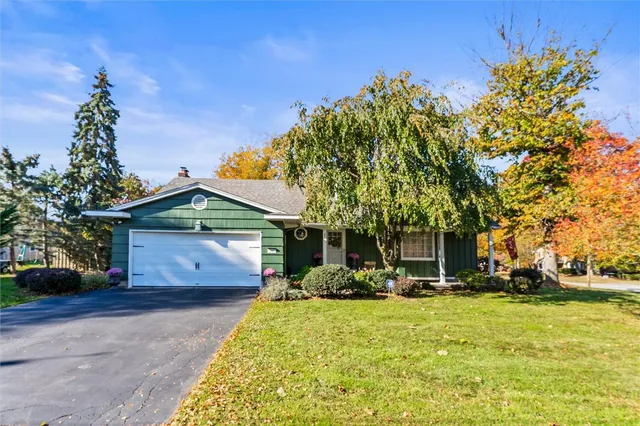 $199,900 | 142 El Mar Drive, Greece, NY 14616