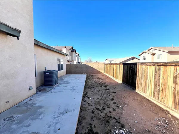 $2,450 | 13561 Fullerton Lane, Victorville, CA 92392