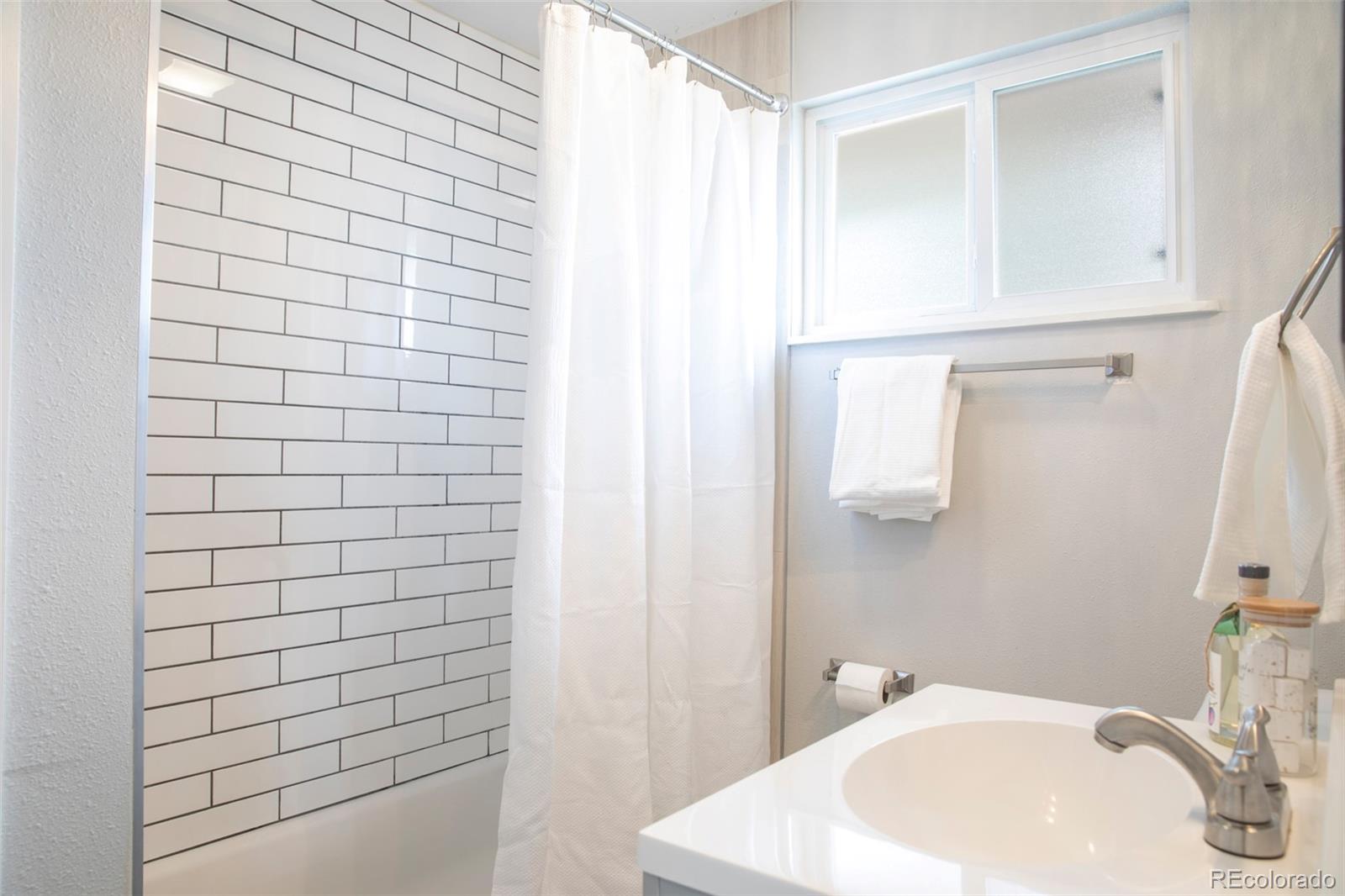 5380 Easley Road Golden, CO 80403 - Photo 16 of 38 a bathroom with a sink a toilet and shower
