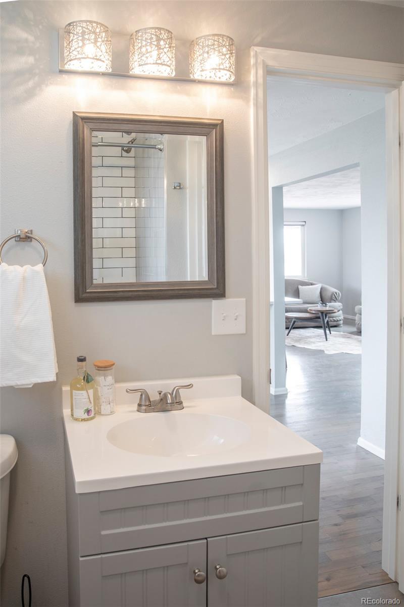 5380 Easley Road Golden, CO 80403 - Photo 17 of 38 a en suite bathroom with a sink and a mirror