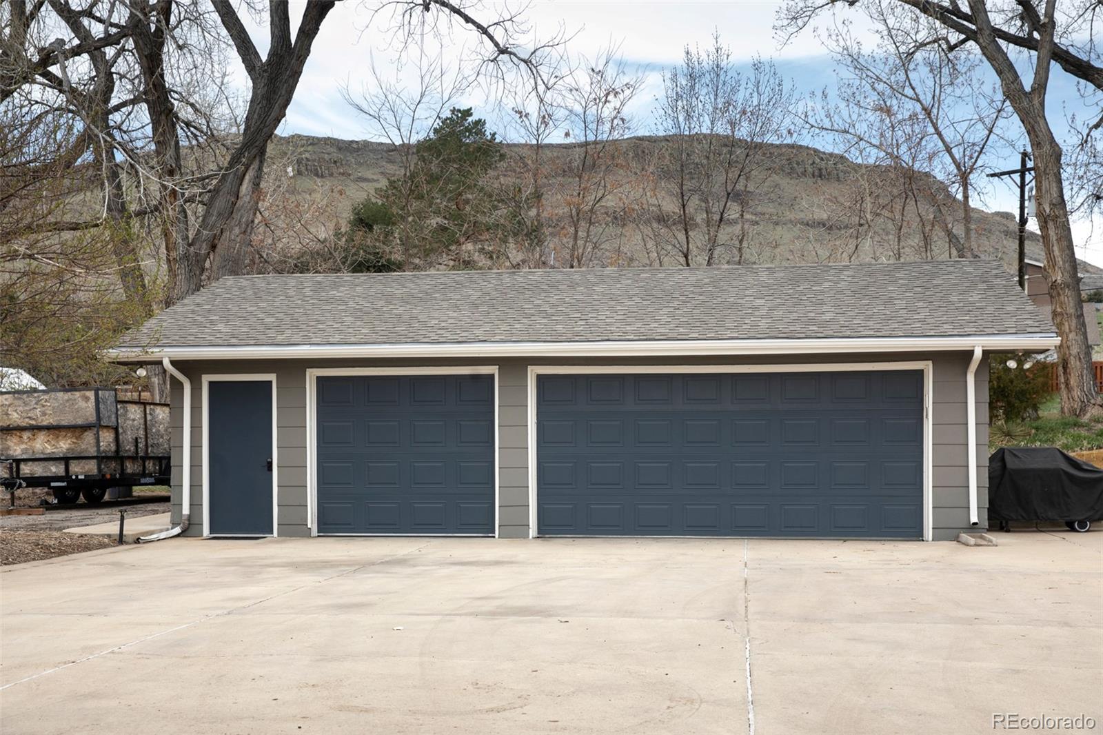 5380 Easley Road Golden, CO 80403 - Photo 26 of 38 a backyard of house with yard and garage