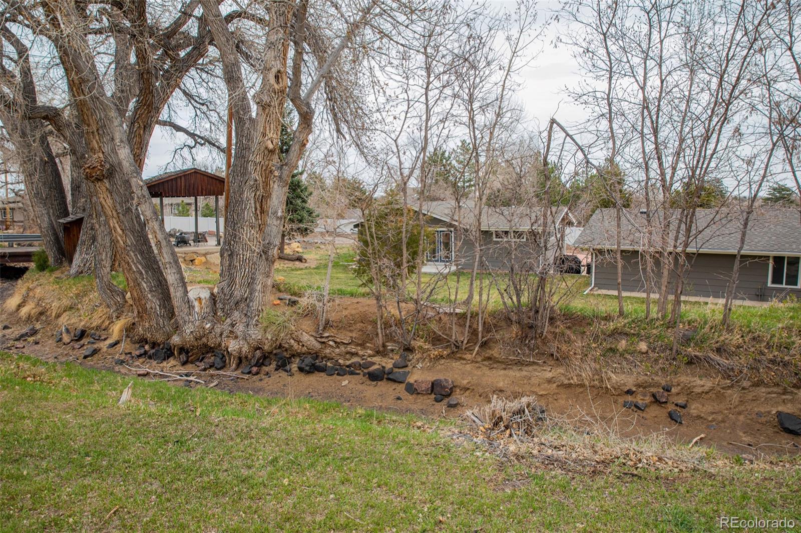 5380 Easley Road Golden, CO 80403 - Photo 31 of 38 a backyard of a house with lots of green space