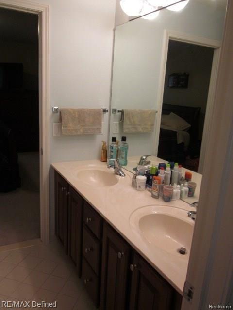 3975 Ridgemonte Court Rochester, MI 48306 - Photo 24 of 39 Jack 'n Jill Bath