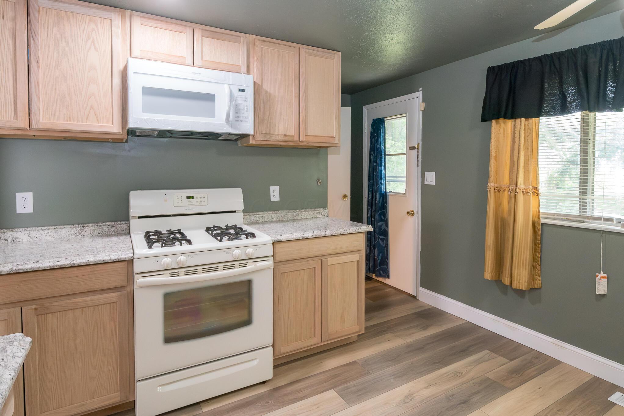 1824 Penfield Road East Columbus, OH 43227 - Photo 10 of 27 Kitchen