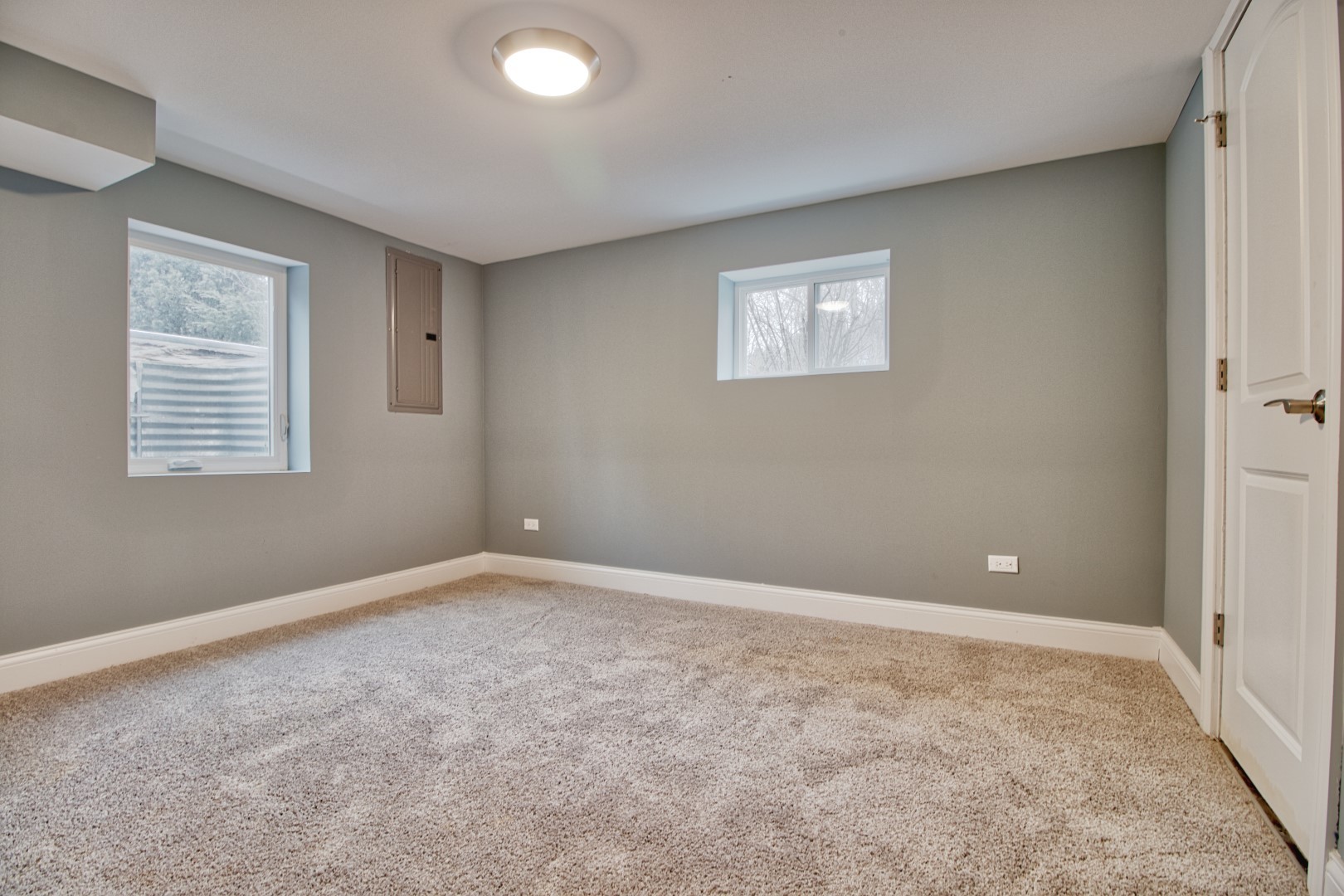 747 Arlington Road Riverside, IL 60546 - Photo 15 of 16 a view of an empty room with a window
